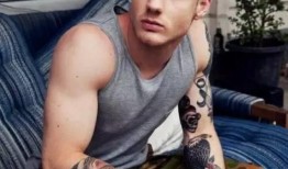 吃瓜纹身男网红,揭秘网红背后的故事