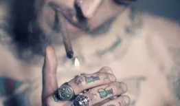 吃瓜纹身男网红,揭秘网红背后的故事